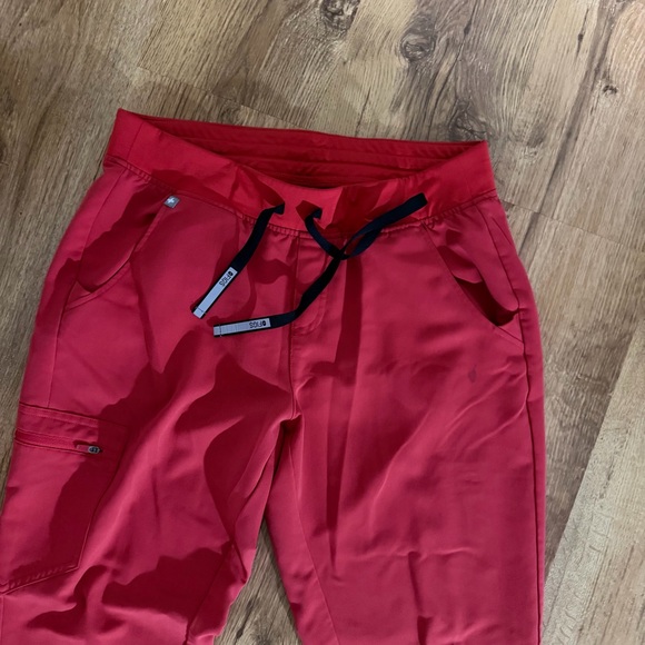 Neon Red Figs Scrub Set - Size Medium - Picture 5 of 8